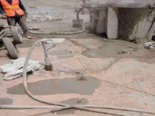 廊坊水泥混凝土路面板底注浆技术 路面脱空注浆整治方案